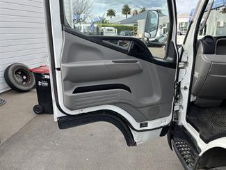 2016 FUSO Canter - Thumbnail