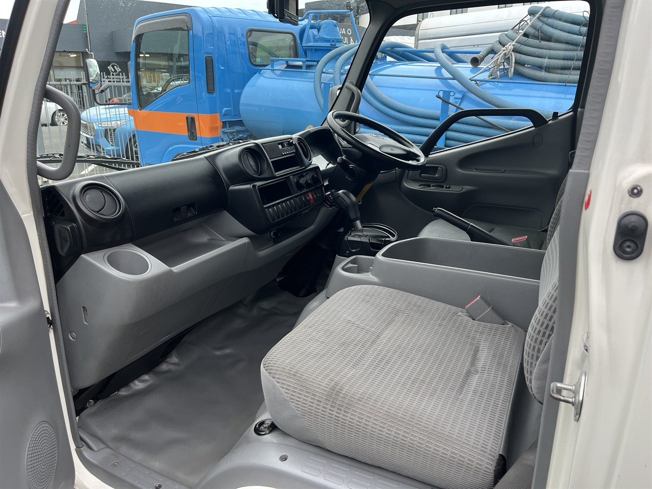 2012 Hino Dutro