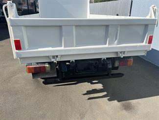 2012 Hino Dutro - Thumbnail