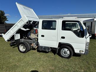 2014 Isuzu ELF - Thumbnail