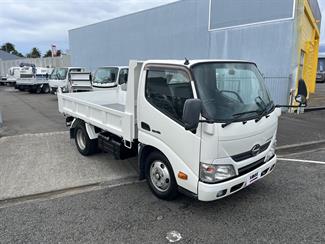 2015 Hino Dutro - Thumbnail