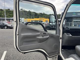 2015 Hino Dutro - Thumbnail