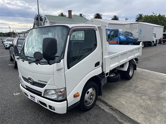 2015 Hino Dutro - Thumbnail