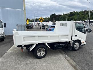 2015 Hino Dutro - Thumbnail