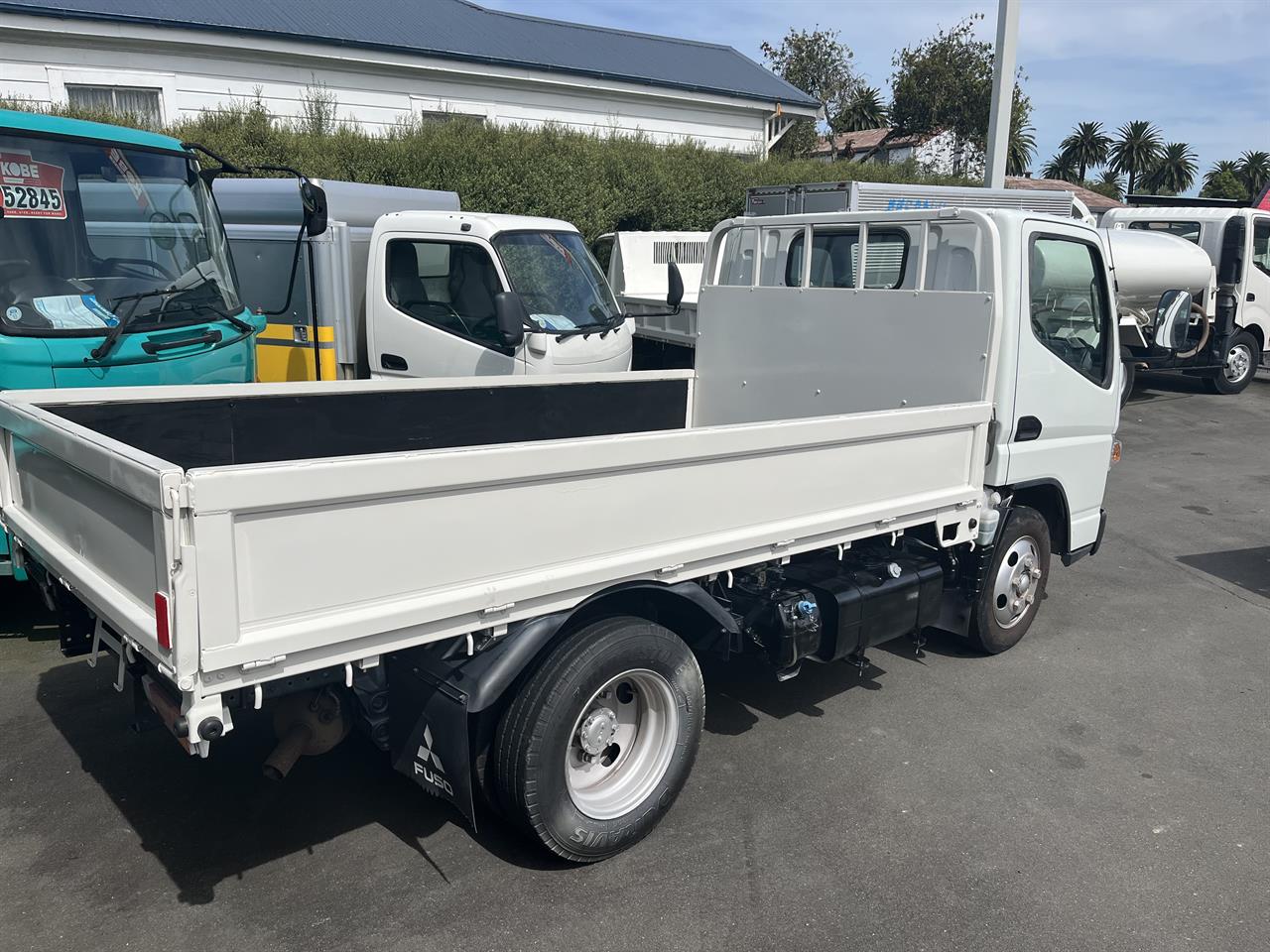 2015 Mitsubishi Canter