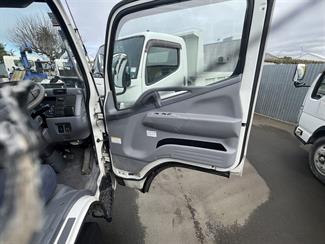 2008 Mitsubishi Canter - Thumbnail