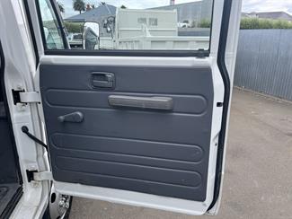 2018 Isuzu ELF - Thumbnail