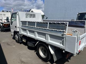 2013 Isuzu ELF - Thumbnail