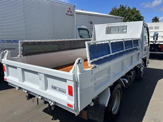 2013 Isuzu ELF - Thumbnail