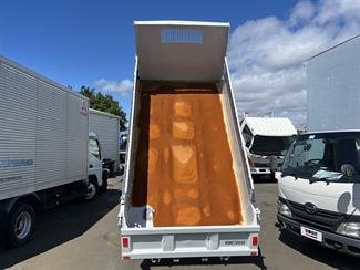 2013 Isuzu ELF - Thumbnail