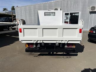 2013 Isuzu ELF - Thumbnail