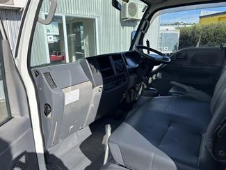 2013 Isuzu ELF - Thumbnail