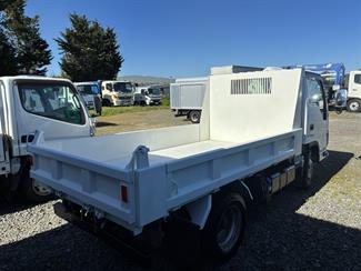 2020 Isuzu ELF - Thumbnail