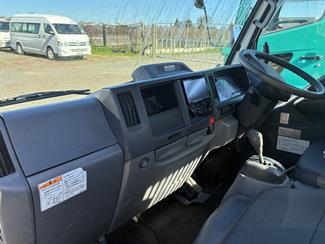 2020 Isuzu ELF - Thumbnail