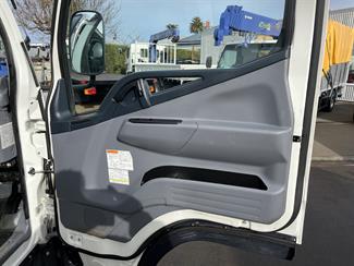 2016 Mitsubishi Canter - Thumbnail