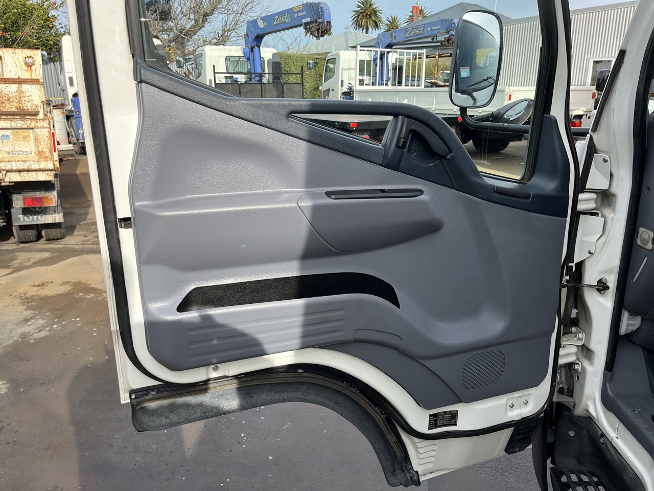 2016 Mitsubishi Canter