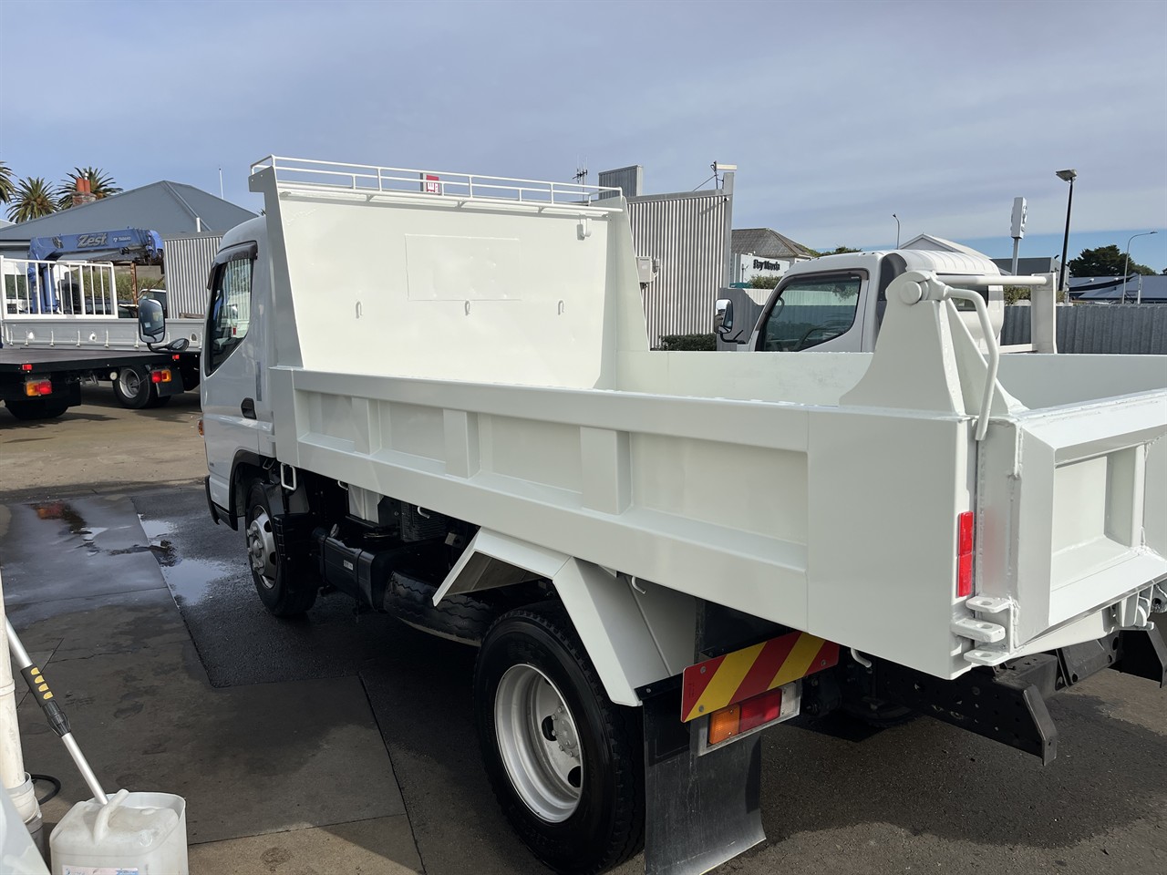 2016 Mitsubishi Canter