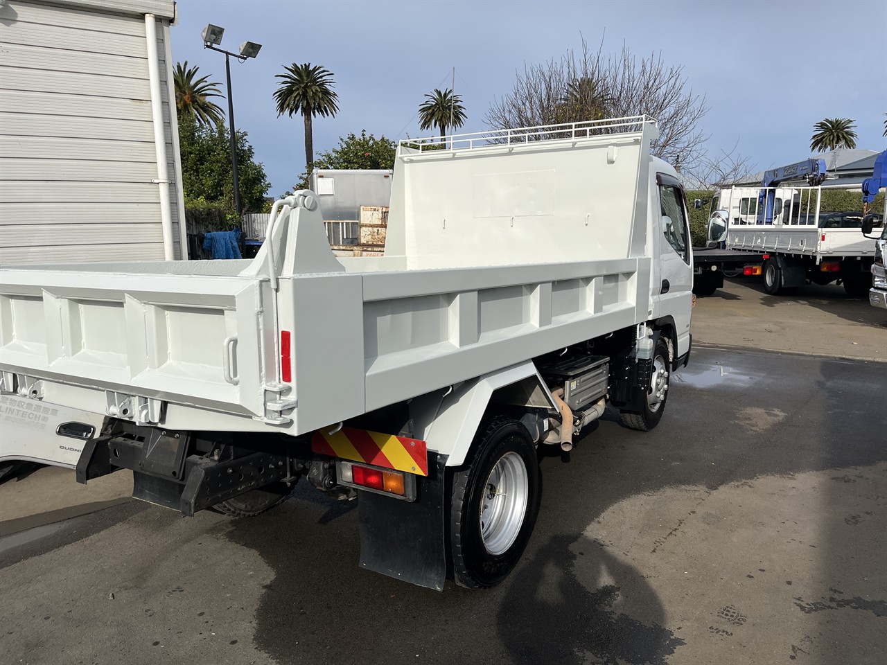 2016 Mitsubishi Canter