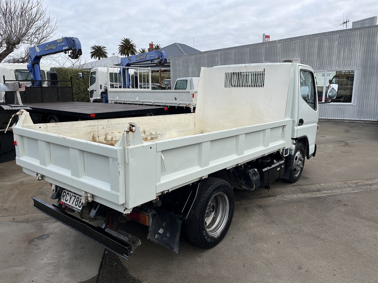 2013 Mitsubishi Canter
