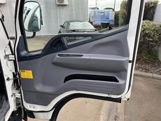 2013 Mitsubishi Canter - Thumbnail