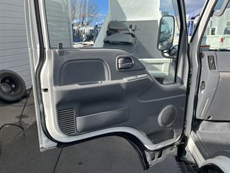 2019 Isuzu ELF - Thumbnail