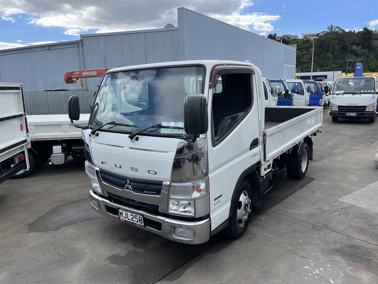 2014 Mitsubishi Canter