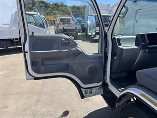 2014 Isuzu ELF - Thumbnail