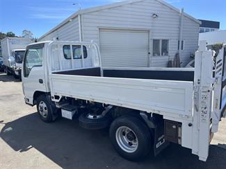 2014 Isuzu ELF - Thumbnail