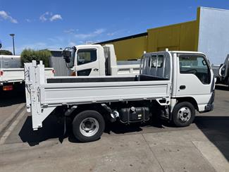 2014 Isuzu ELF - Thumbnail