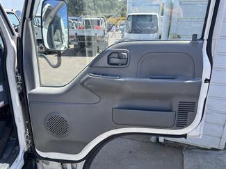 2014 Isuzu ELF - Thumbnail