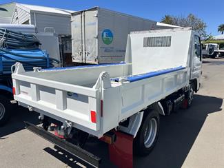 2015 FUSO Canter - Thumbnail