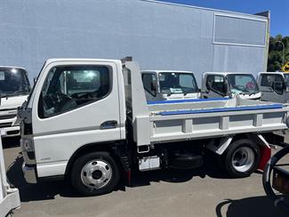 2015 FUSO Canter - Thumbnail